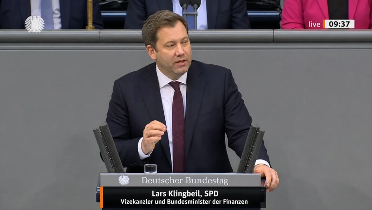 Vizekanzler und Finanzminister Lars Klingbeil bei einer Rede im Bundestag