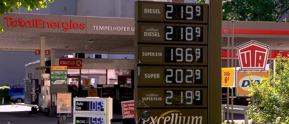 Tankstelle am ersten Tag des Tankrabatts, Mai 2026